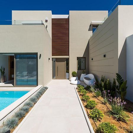 Vasilios Villa, With Pool, Gym & Close To Beach, By Thinkvilla Loutra  Exterior photo