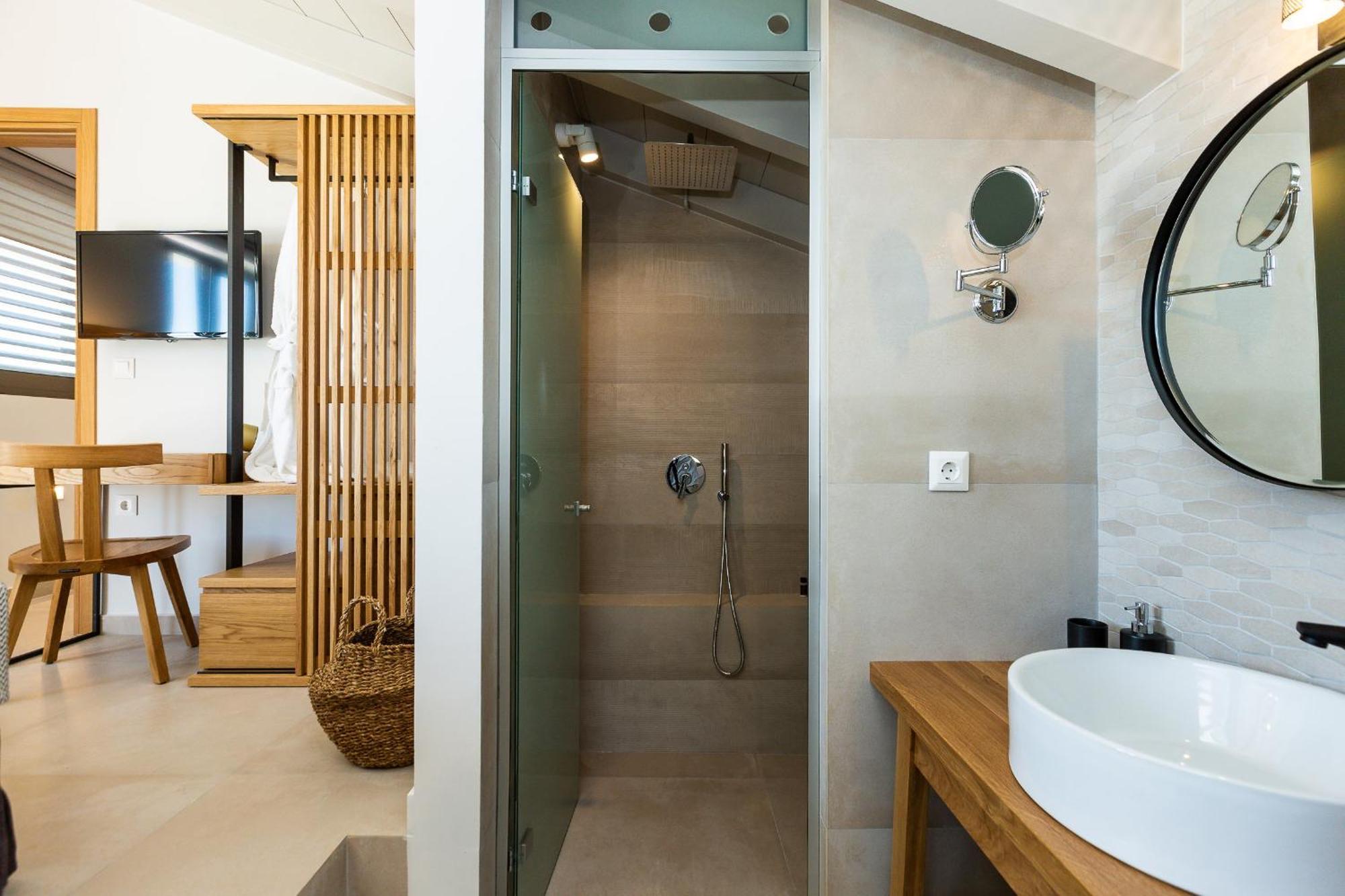 Vasilios Villa, With Pool, Gym & Close To Beach, By Thinkvilla Loutra  Exterior photo